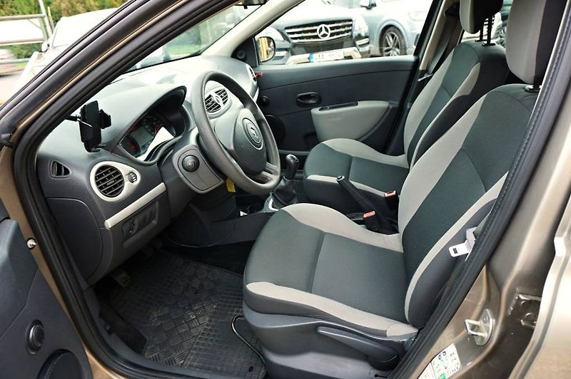Renault Clio (2009) 1,2 16V 55 kW - fotka 23 z 33