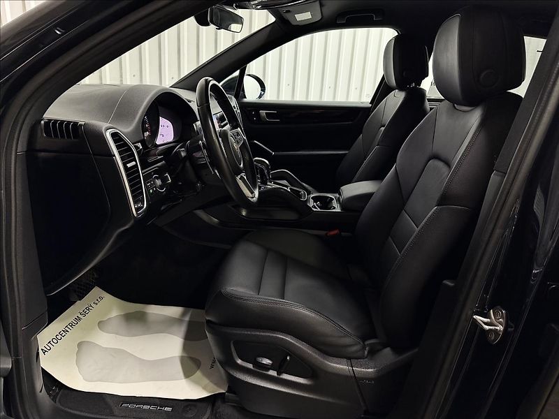 Porsche Cayenne 3.0 V6 250kW ACC LED 1MAJ DPH - fotka 29 z 40