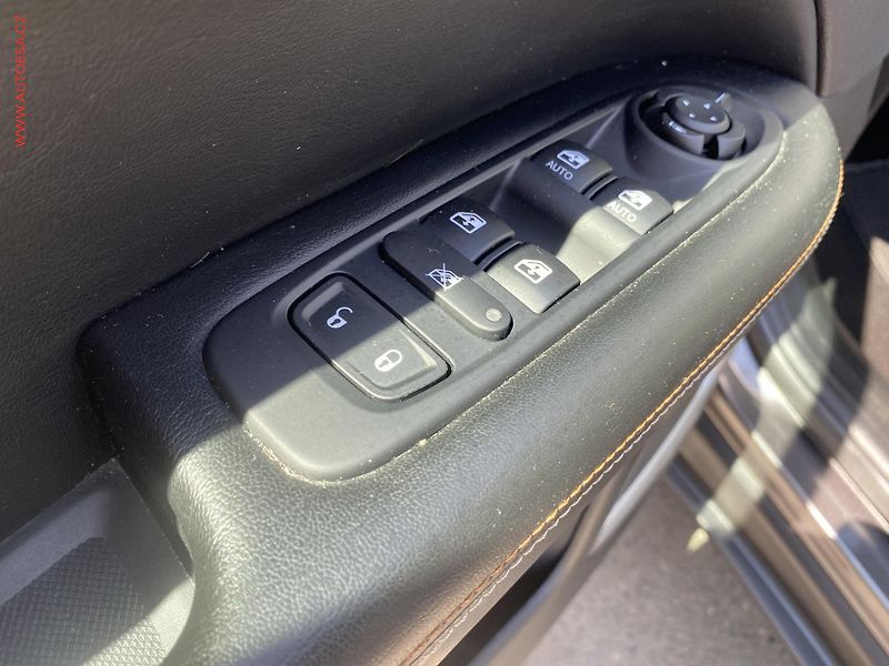 Jeep Compass (2019) 1.4 M-Air FWD, Longitude - fotka 13 z 17