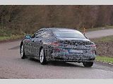 Zamaskovná testovací mula BMW řady 8 Gran Coupé.