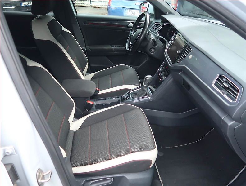 Volkswagen T-Roc (2018) Style 2.0 TSI 4Motion, 4X4 - fotka 9 z 20