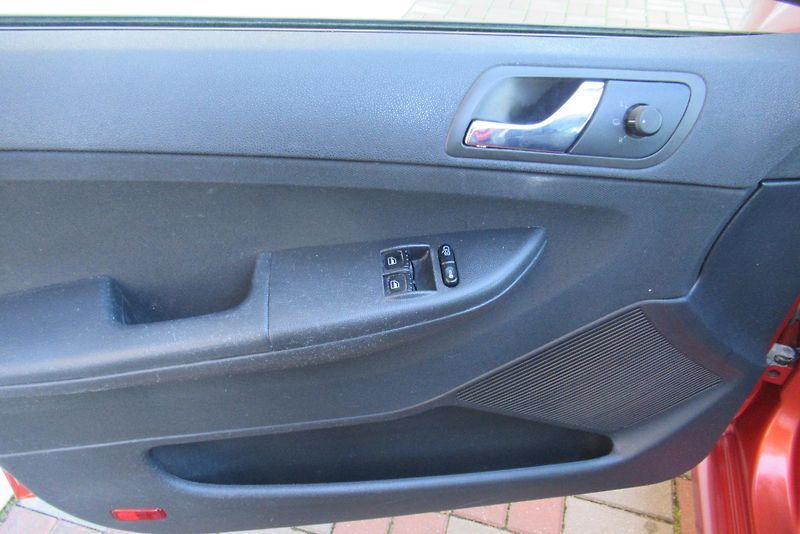 Škoda Fabia 1.2i 12V KLIMA VYHŘÍV. SEDAČKY - fotka 17 z 19