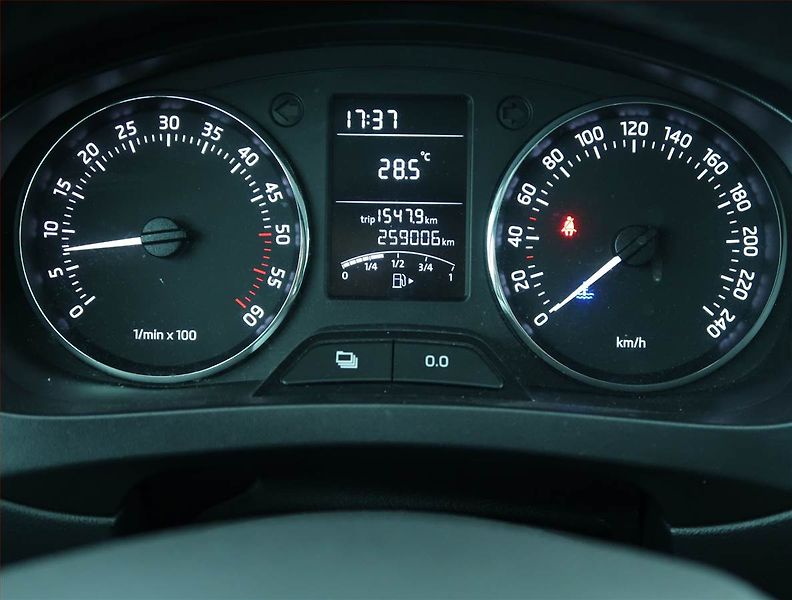 Škoda Rapid (2013) Ambition 1.6 TDI, Serv.kniha - fotka 11 z 17
