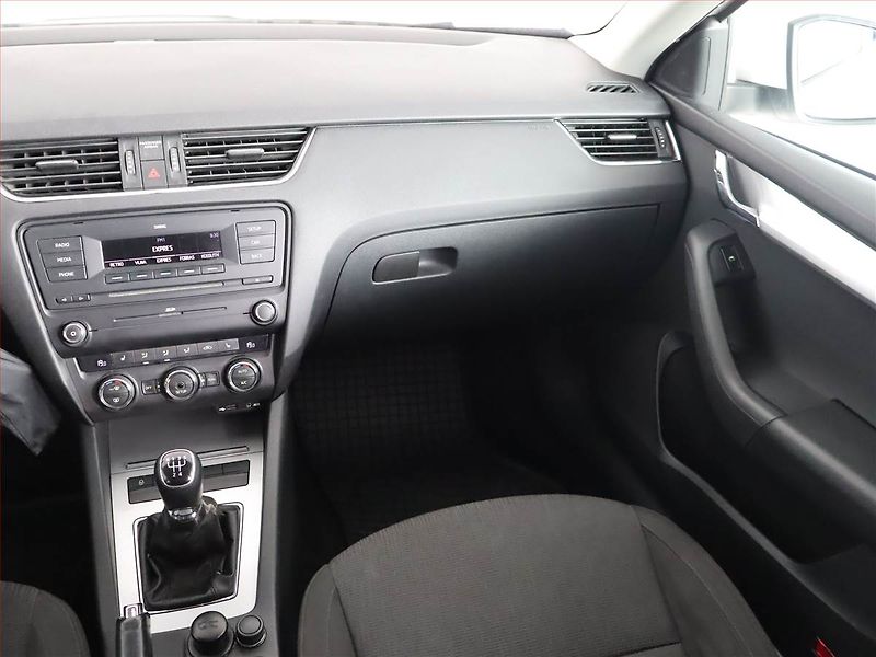 Škoda Octavia (2013) 1.6 TDI, Serv.kniha, Tempomat - fotka 8 z 18
