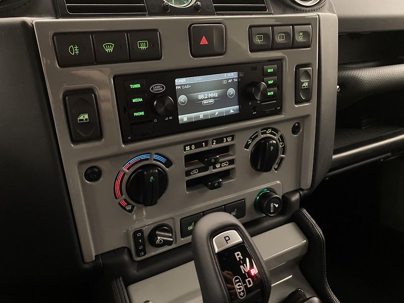 Land Rover Defender (2024) WORKS V8 ISLAY ED. REZERVACE - fotka 8 z 40