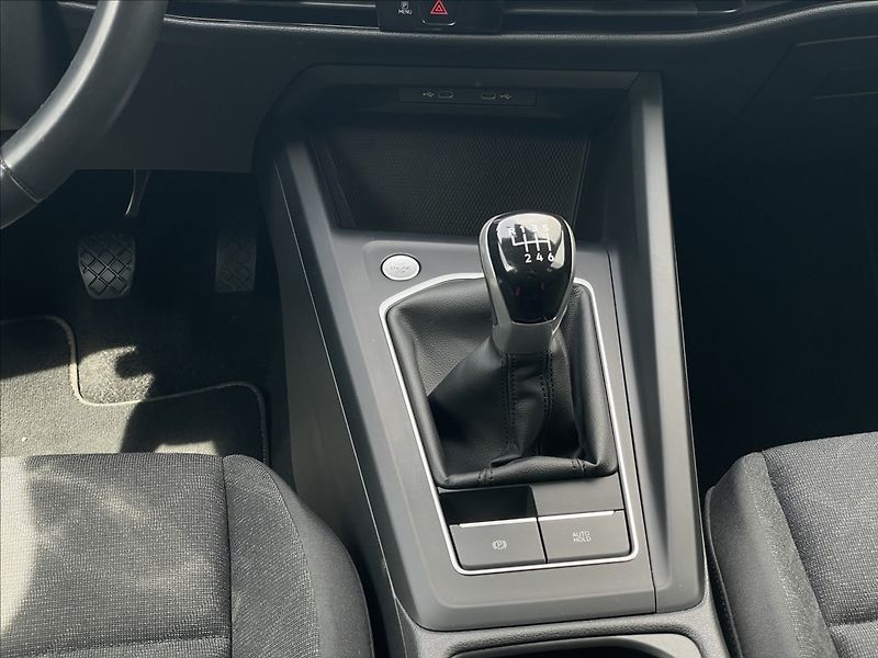 Volkswagen Golf 1,0 TSI Life KESSY+Kamera - fotka 12 z 23