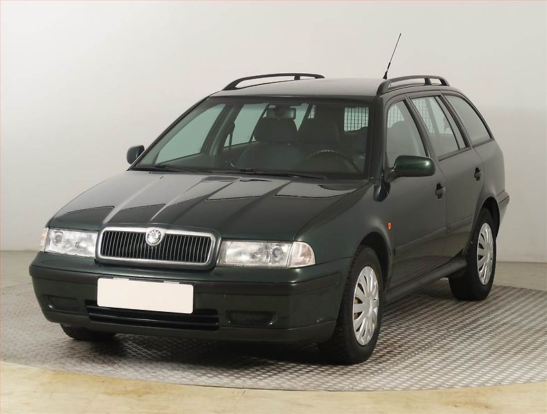 Škoda Octavia (2000) 2.0, po STK, Tažné, Klima - fotka 2 z 14