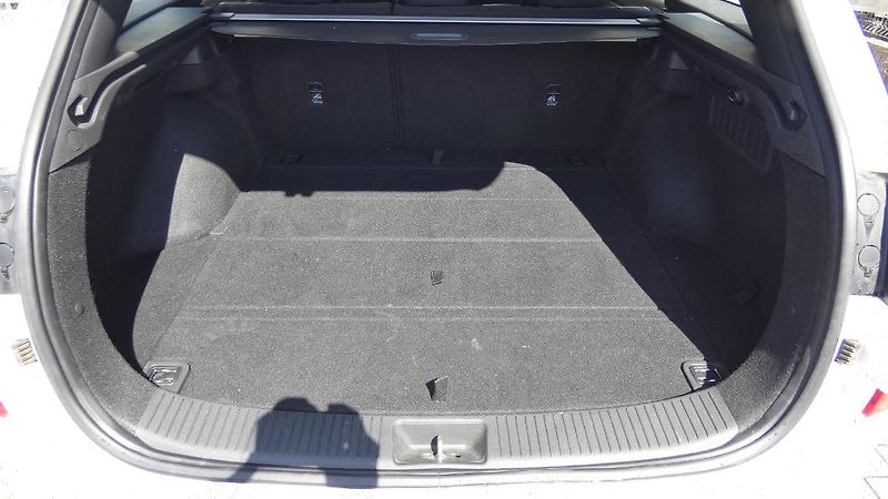 Hyundai i30 Kombi 1.5 T-GDI mHEV Family Co - fotka 20 z 22