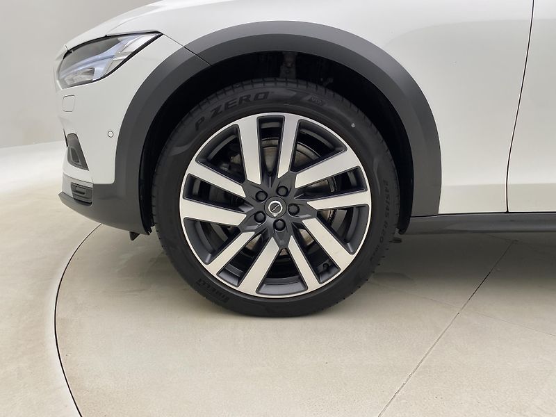 Volvo V90 CC B4 AWD MOMENTUM AUT - fotka 40 z 65