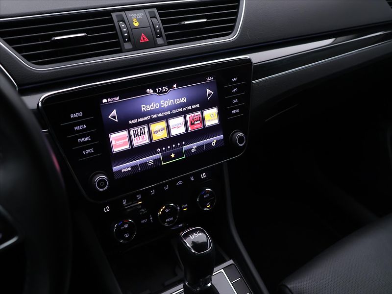 Škoda Superb 2,0 TDI 147kW L&K LED DSG CZ - fotka 22 z 36