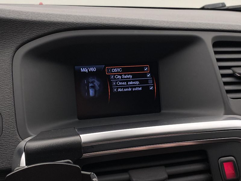 Volvo V60 D5 MOMENTUM REZERVACE - fotka 38 z 43