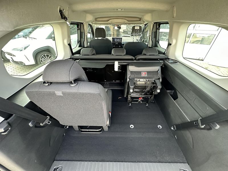 Toyota ProAce City Verso (2026) 1.5D 130-6/MT - 7S LONG BUSINE - fotka 19 z 23