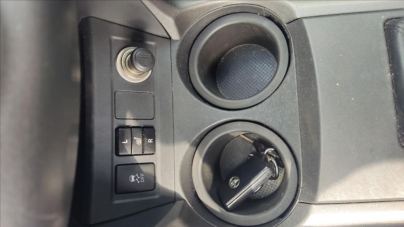 Toyota RAV4 2,2 D-4D 4x4 SOL PREMIUM - fotka 10 z 22