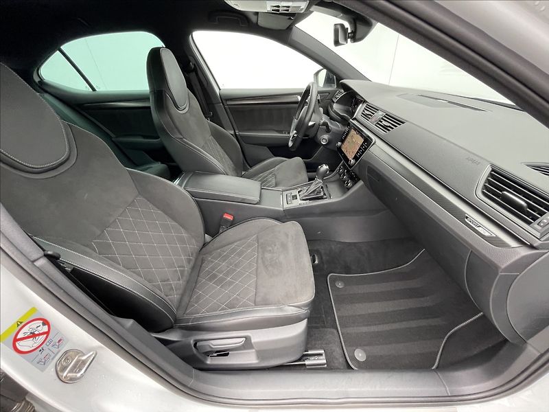 Škoda Superb 2,0 TDI DSG SportLine TAŽNÉ - fotka 18 z 23