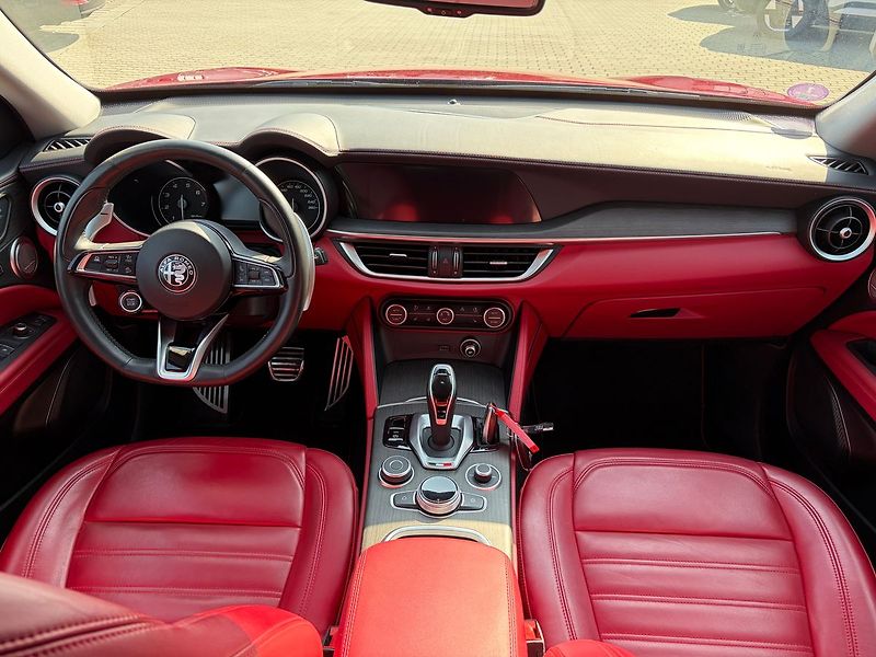 Alfa Romeo Stelvio 2.0T 280k AWD Veloce AT8 - fotka 10 z 11