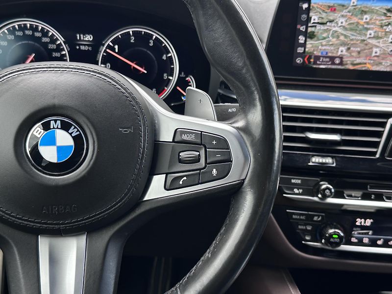 BMW Řada 5 M550d xDrive - fotka 14 z 33