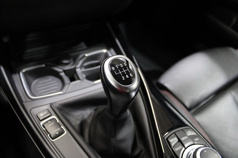 BMW Řada 2 2,0 220i 135KW cabrio - fotka 30 z 37