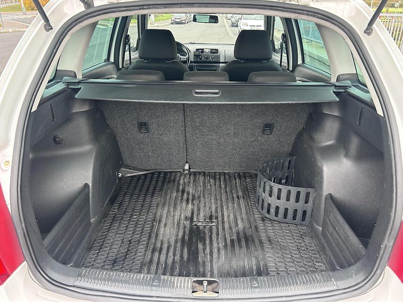 Škoda Fabia Kombi 1.2 TSI Ambiente - fotka 29 z 31