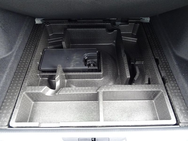 Peugeot 308 (2026) SW ALLURE BHDi 130k S&S EAT8 - fotka 12 z 47