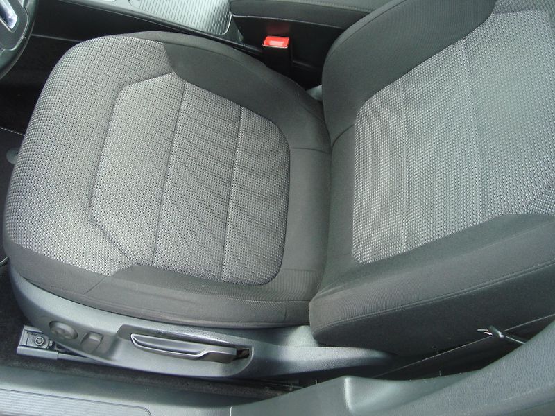 Volkswagen Passat (2013) 2,0 TSi - fotka 16 z 18