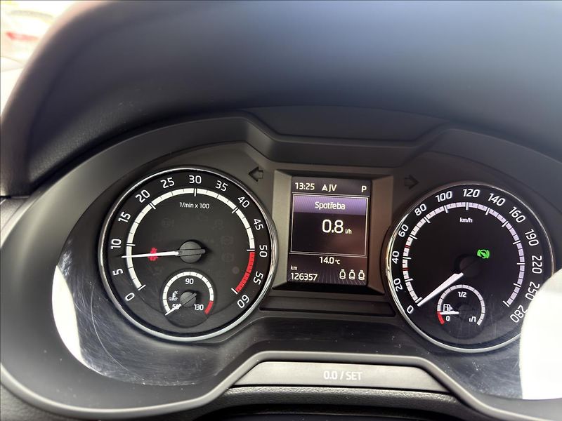 Škoda Octavia 2,0 TDi RS DSG - fotka 12 z 29