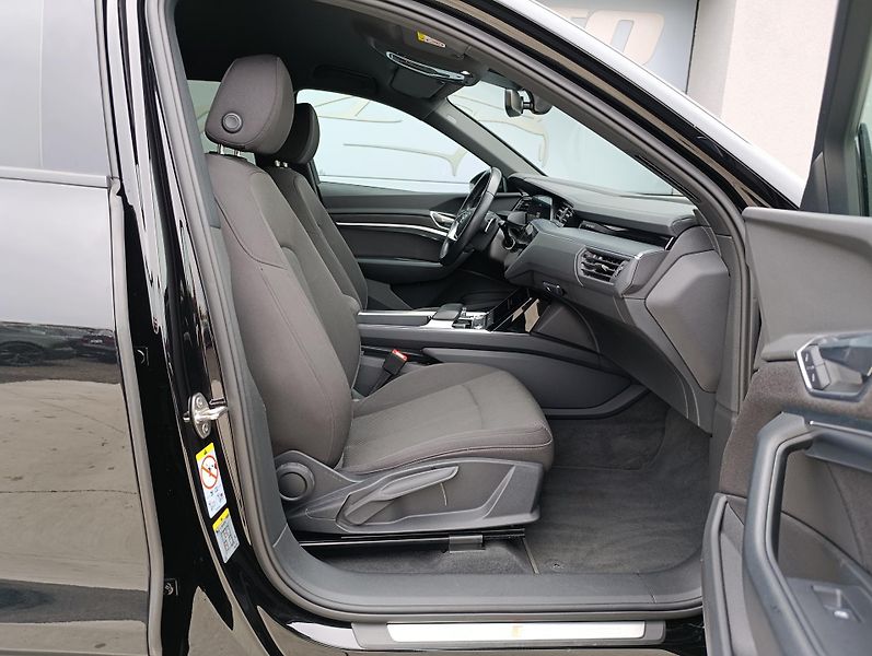 Audi e-tron 55 300kW QUATTRO S-LINE  - fotka 20 z 35