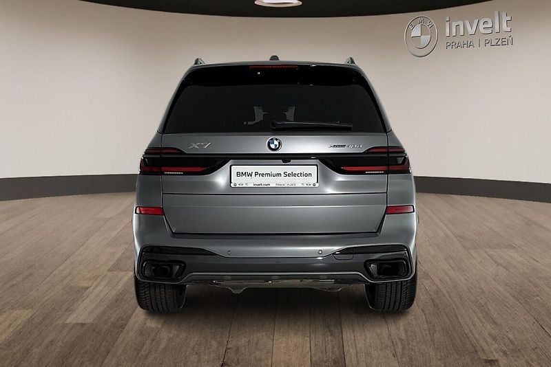 BMW X7 xDrive40d - fotka 4 z 30