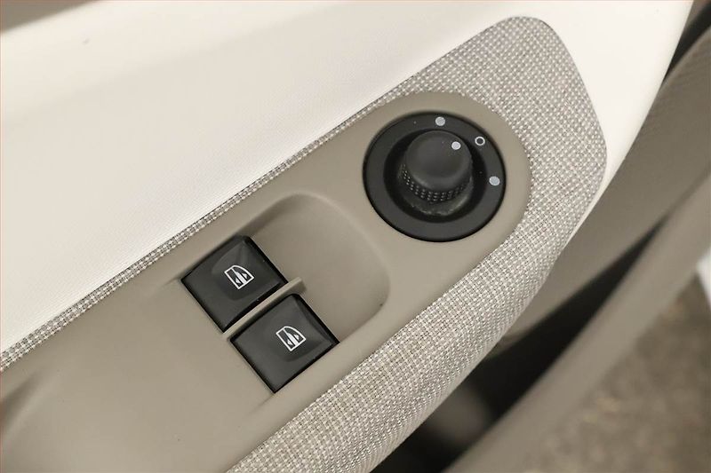 Renault ZOE (2018) Q90, SoH 91%, Automat, Navi - fotka 18 z 19