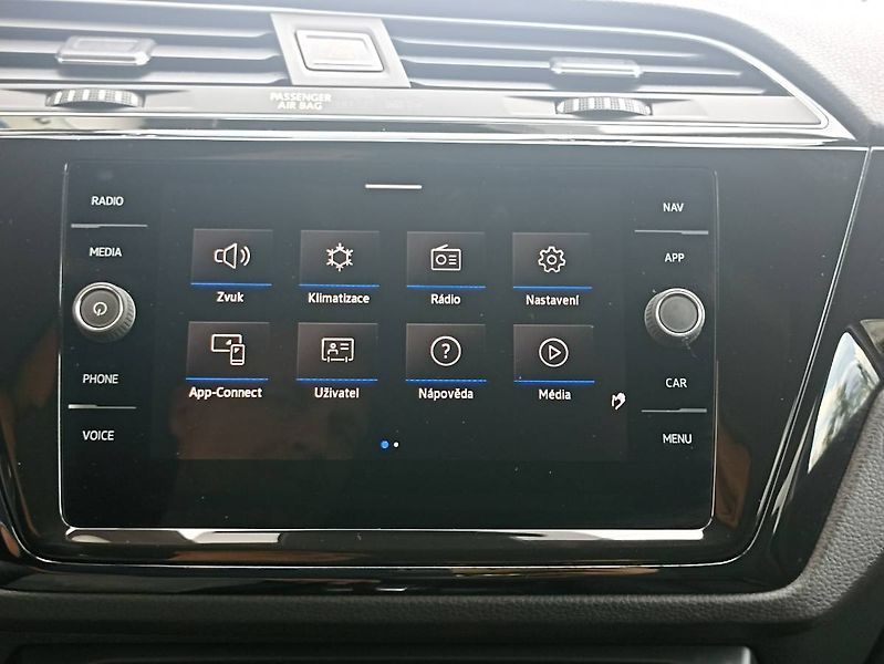 Volkswagen Touran (2023) 2.0 TDI DSG Highline Webasto - fotka 21 z 35