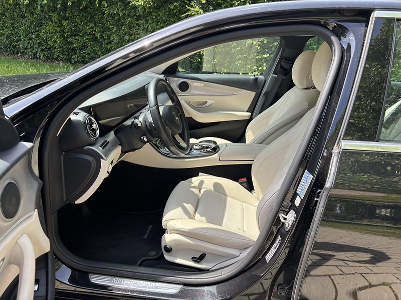 Mercedes-Benz Třídy E E200 135kw 1 maj ČR 52 000 km - fotka 17 z 28