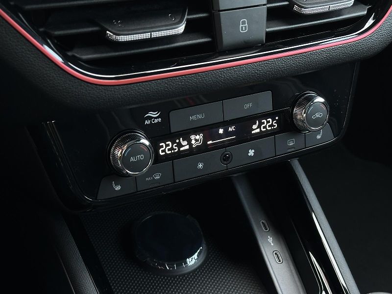 Škoda Kamiq 1.5TSi DSG Monte Carlo 150PS M - fotka 26 z 46