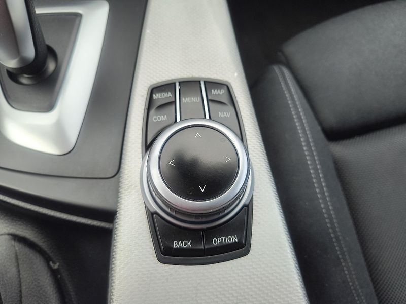 BMW Řada 3 (2019) 320 M XD AT ČR/NAVI/KAMERA/ALU - fotka 36 z 53