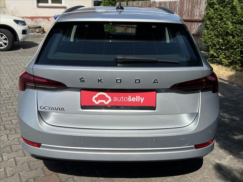 Škoda Octavia 2,0 TDi EXECUTIVE DSG - fotka 4 z 30