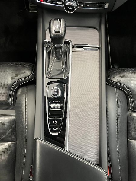 Volvo XC60 T6 AWD R-Design POLESTAR AT8 - fotka 22 z 57