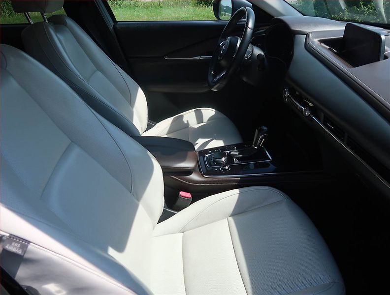 Mazda CX-30 (2020) Skyactiv-X 2.0 - fotka 9 z 20