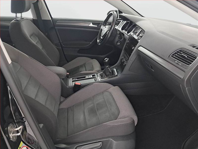 Volkswagen Golf (2019) 1.6 TDI, Kůže, Tempomat - fotka 9 z 18