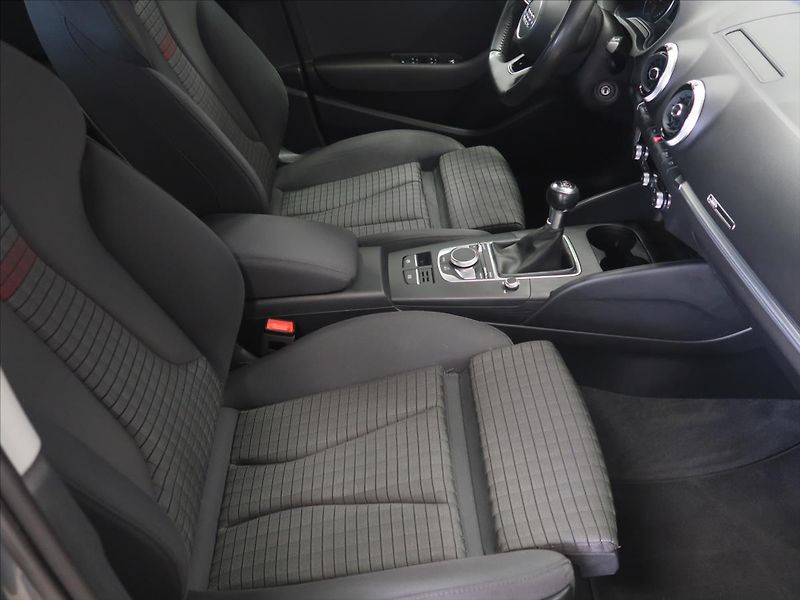 Audi A3 2,0 TDI S-line 1.majitel - fotka 13 z 38