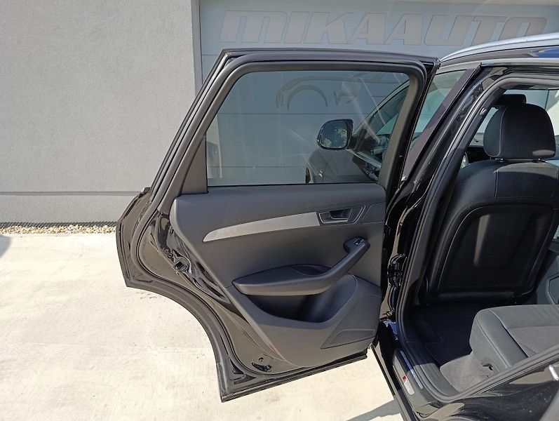 Audi Q5 2.0TDI QUATTRO S-LINE ČR - fotka 28 z 31