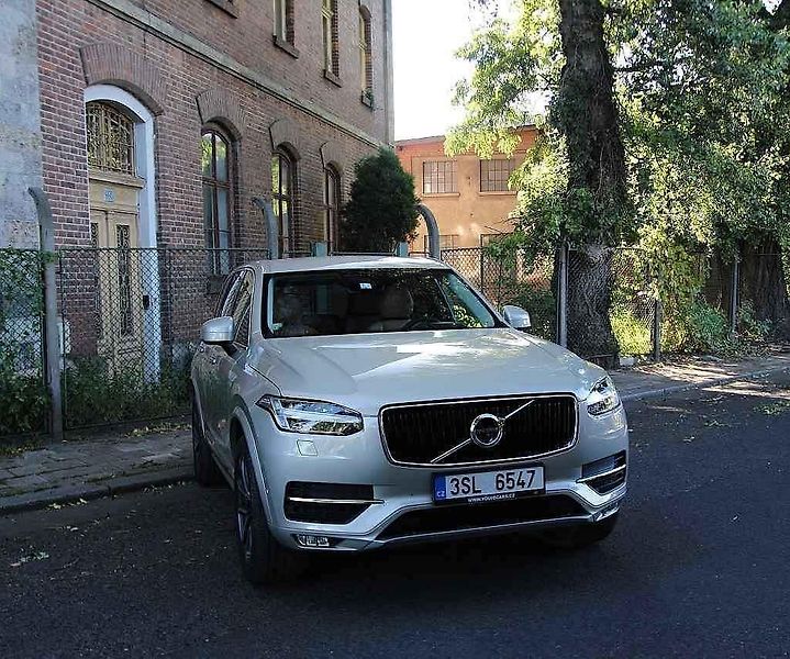 Volvo XC90.