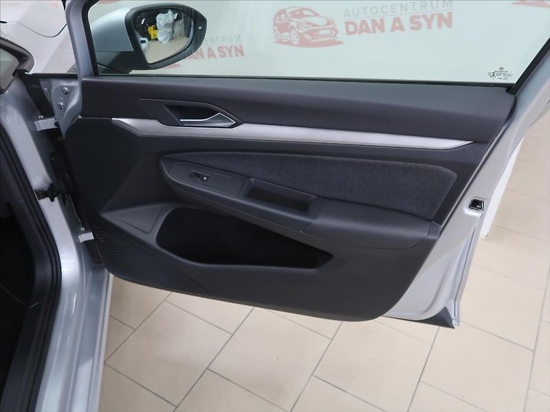 Volkswagen Golf 1,5 TSI EVO Life 1.majitel CZ - fotka 12 z 34