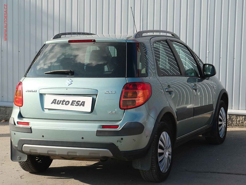 Suzuki SX4 (2011) 1.6 VVT 4x4, AC, park.asist - fotka 4 z 14