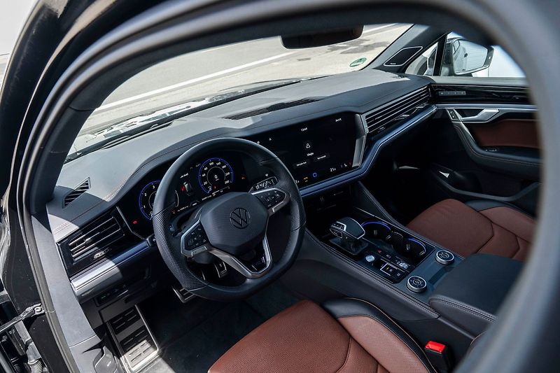 Volkswagen Touareg 3.0TDI 210kW RLine Tažn ZÁRUKA - fotka 7 z 22