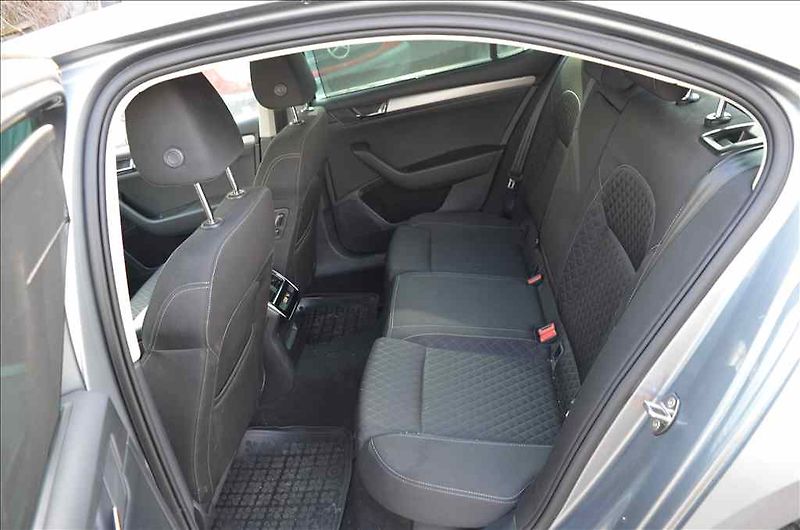 Škoda Superb (2016) III. 2,0 TDI DSG - fotka 16 z 20