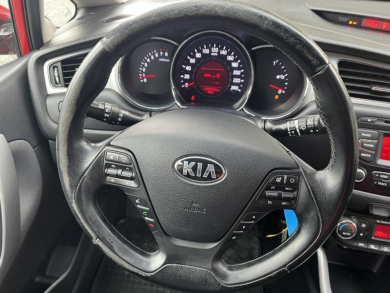 Kia Ceed (2015) 1,6 GDi 99 Kw ČR!!! - fotka 12 z 19