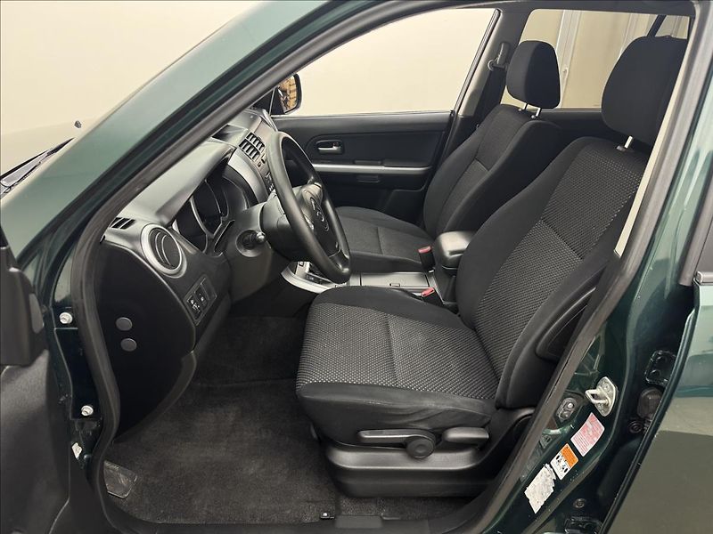 Suzuki Grand Vitara 1,9 4X4 TAŽNÉ CZ VELKÝ SERVIS - fotka 21 z 26