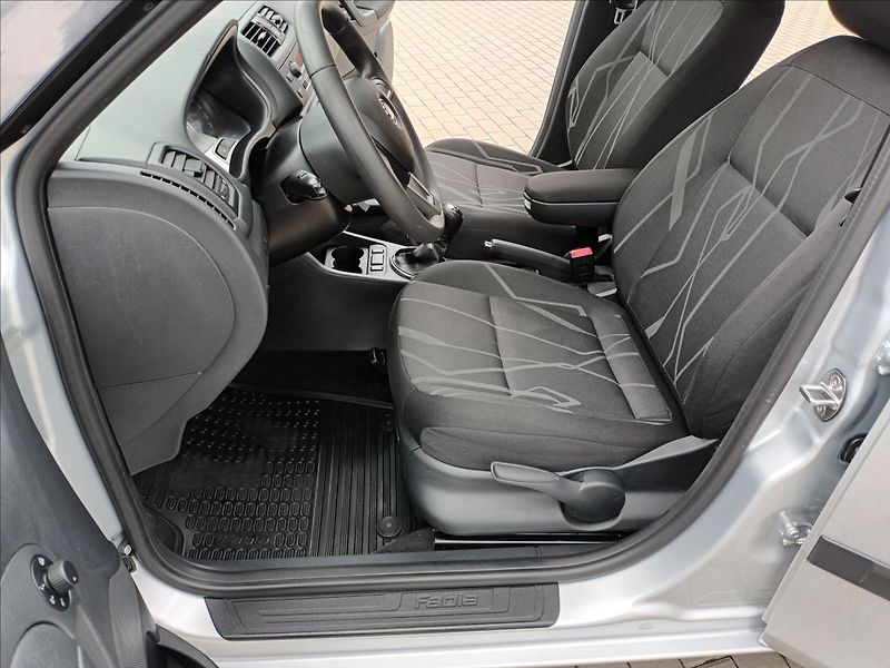 Škoda Fabia 1,6 TDI,77KW,1MAJ,TAŽNÉ,VÝHŘEV - fotka 14 z 37