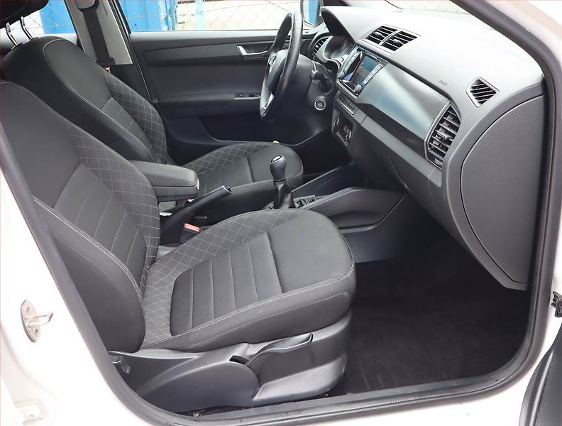 Škoda Fabia (2016) 1.4 TDI, nová STK, zamluveno - fotka 9 z 15