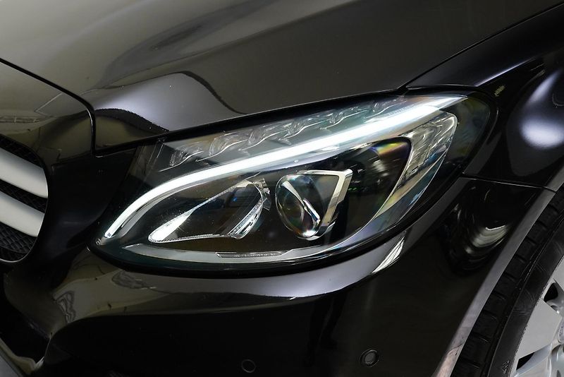 Mercedes-Benz Třídy C - fotka 9 z 26