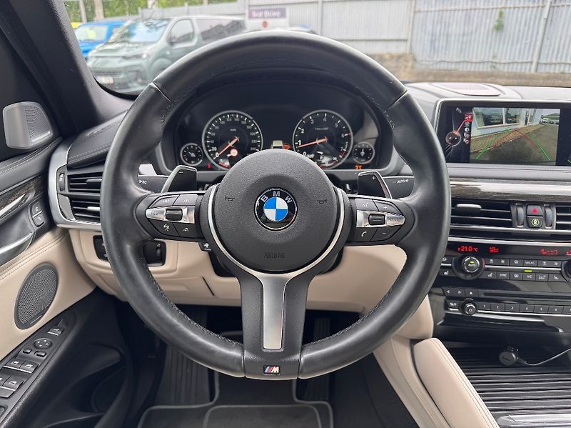 BMW X6 (2014) 4.4 V8 (449k) xDrive50i - fotka 21 z 51