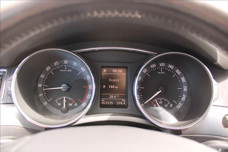 Škoda Superb 2,0 TDi  4 x 4, DIG.KLIMA, ČR - fotka 17 z 38